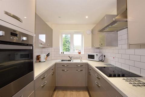 1 bedroom flat for sale, London Road, Waterlooville, Hampshire