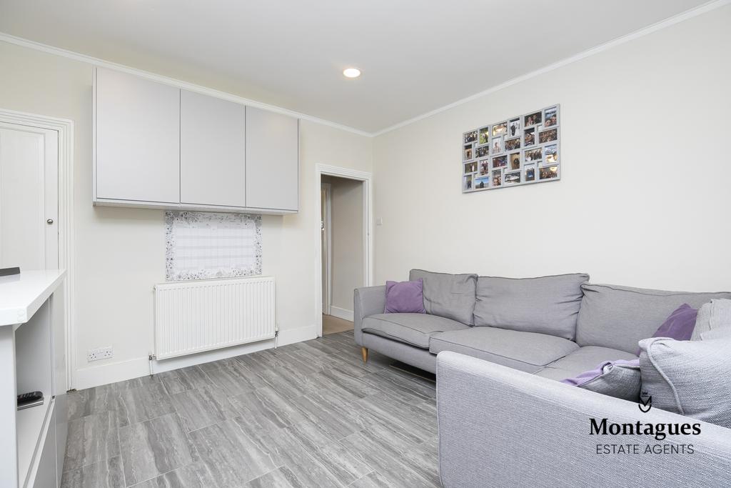 James Street, Epping, CM16 2 bed cottage £435,000