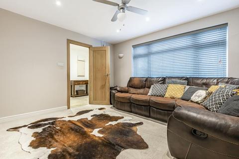 26 Apley Way, Witney, OX28 5BG