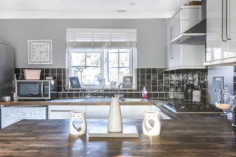 27 Mayford Close, Beckenham, BR3 4XS