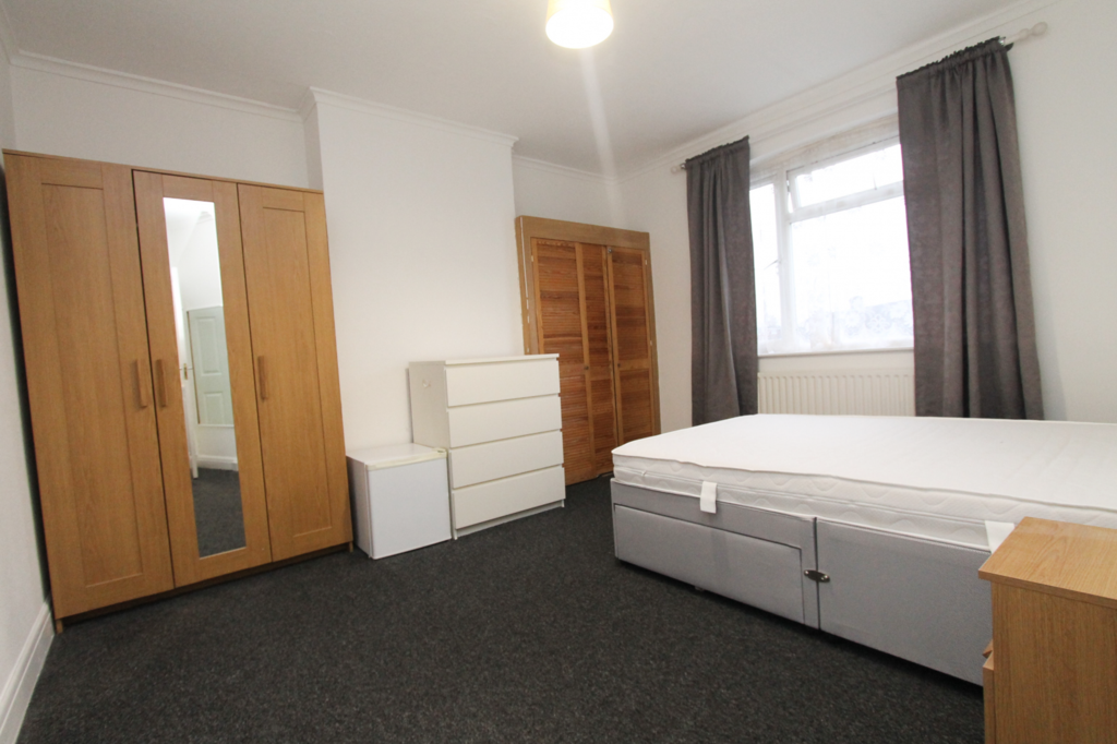 1 Double Room To Rent