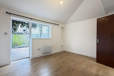 Studio to rent, Chapter Road, Dollis Hill, NW2