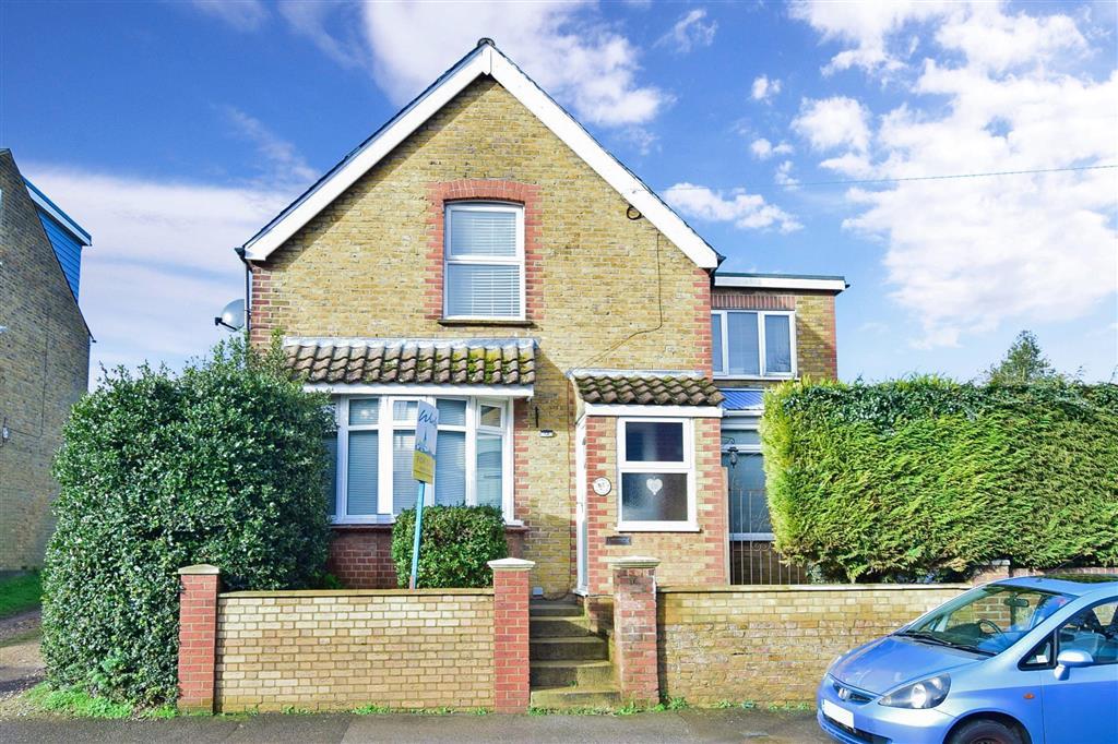 Roberts Road, Rainham, Gillingham, Kent 3 bed detached house £385,000