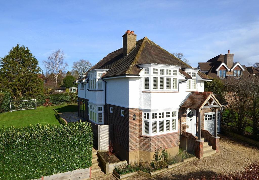 Cobham Way, Cobham Way, East Horsley, KT24 5 bed detached house £