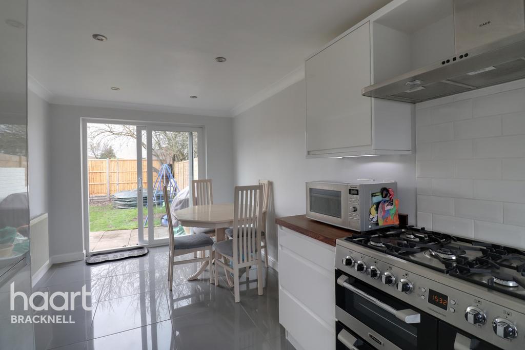 Aysgarth, Bracknell 4 bed terraced house £350,000