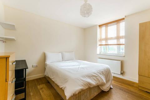 2 bedroom apartment to rent, Richmond Court, High Street, London, N8