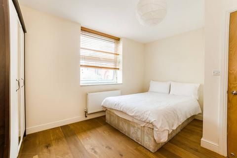 2 bedroom apartment to rent, Richmond Court, High Street, London, N8