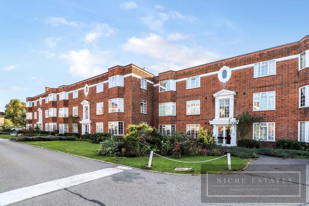 Finchley Court, Ballards Lane, London, N3 2 bed apartment £1,750 pcm