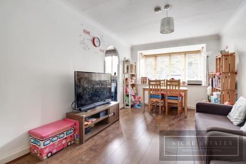 1 bedroom apartment to rent, Laburnum Close, Friern Barnet, London, N11