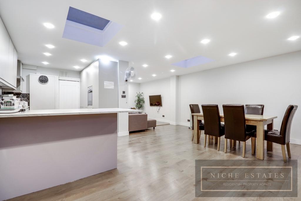 Crescent, Muswell Hill, London, N10 4 bed terraced house to rent