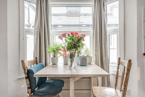 3 bedroom flat to rent, Warriner Gardens, London