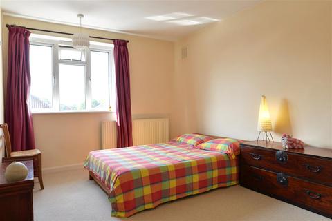 18 Ricards Road, London, SW19 7ES