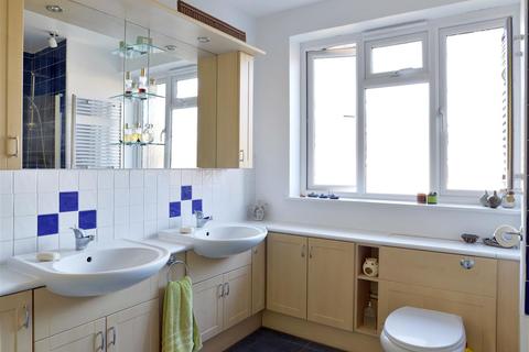 18 Ricards Road, London, SW19 7ES
