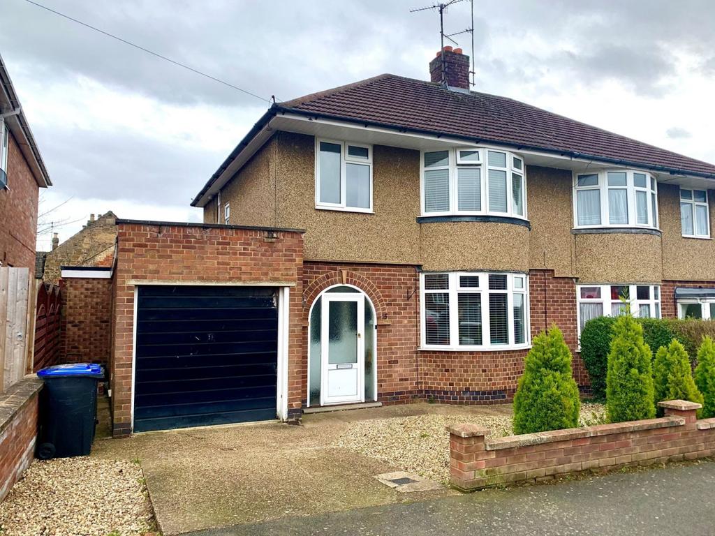 Thornby Drive, Kingsthorpe, Northampton NN2 8HA 3 bed semidetached