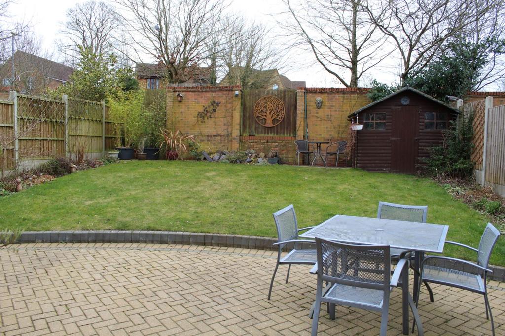Roman Way, Ashby Fields, Daventry NN11 0RW 4 bed detached house £300,000