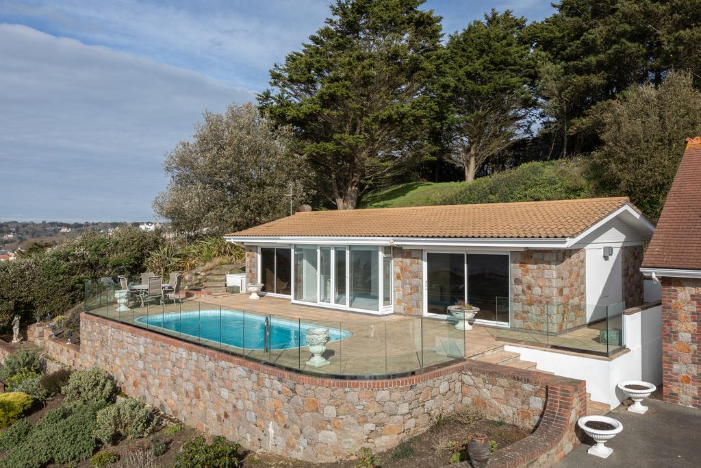 La Route De St. Aubin, Jersey 1 bed cottage £2,600 pcm (£600 pw)