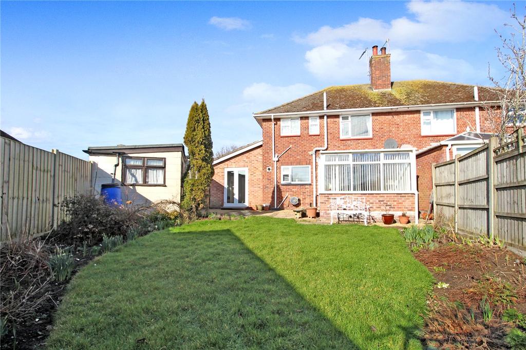Queens Drive, Halesworth, IP19 3 bed semidetached house £290,000