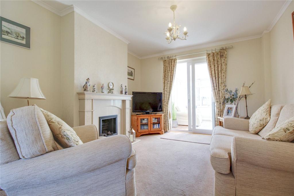 Queens Drive, Halesworth, IP19 3 bed semidetached house £290,000
