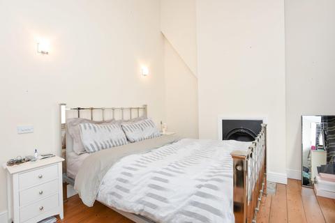 15 Vulcan Road, London, SE4 1DQ