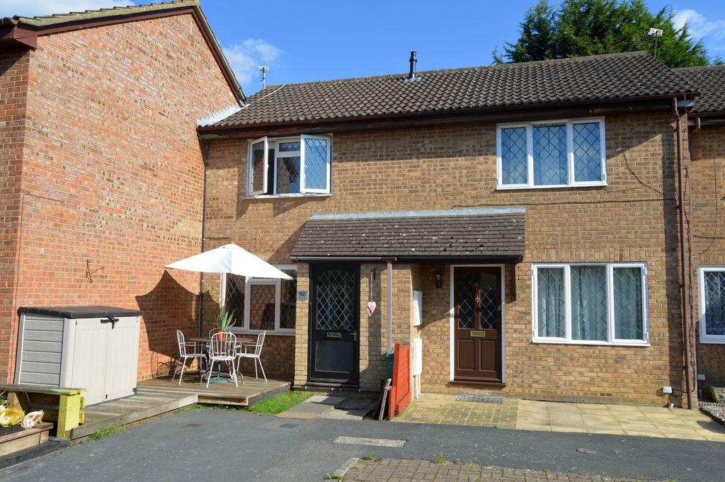 Quincy Road, Egham, TW20 2 bed terraced house £360,000
