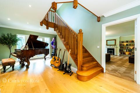 17 Greenways Drive, Ascot, SL5 9QS
