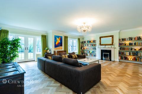 17 Greenways Drive, Ascot, SL5 9QS