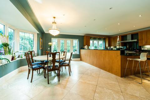 17 Greenways Drive, Ascot, SL5 9QS