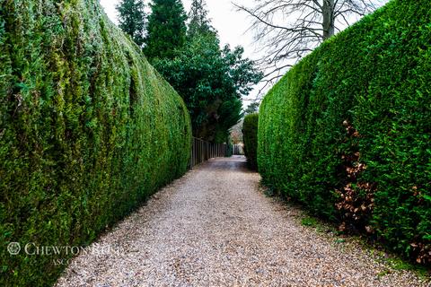 17 Greenways Drive, Ascot, SL5 9QS