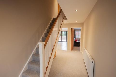 10 Darwin Close, Burntwood, WS7 9HP