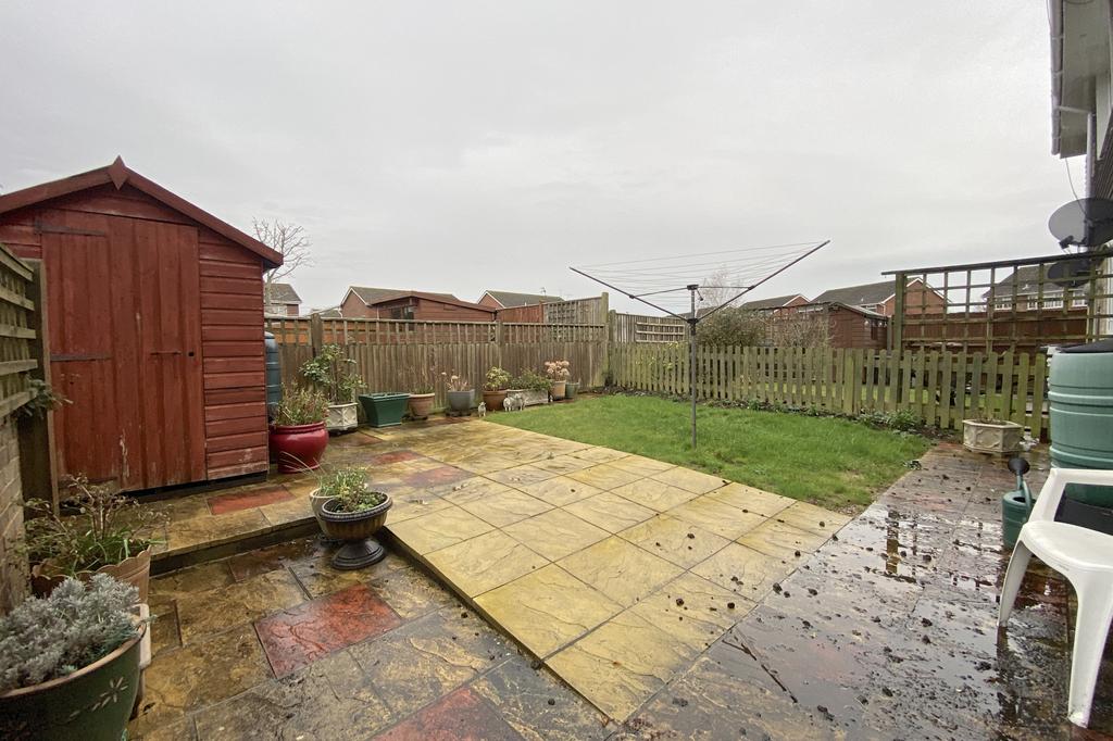 Anglesey Avenue, Hailsham, East... 2 bed flat £160,000