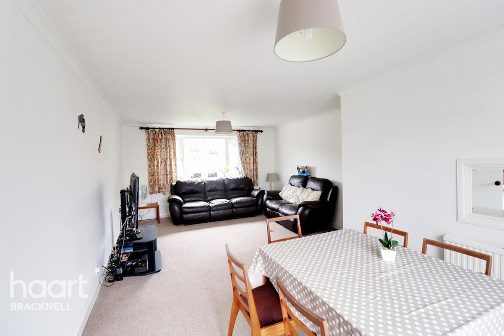 Tawfield, Bracknell 3 bed detached house £425,000