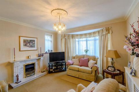 4 The Weald, Chislehurst, BR7 5DT