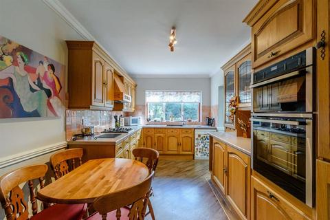 4 The Weald, Chislehurst, BR7 5DT
