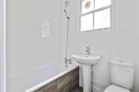 Flat 3, 117 Rathcoole Gardens, London, N8 9PH