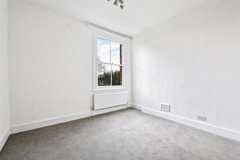 Flat 3, 117 Rathcoole Gardens, London, N8 9PH