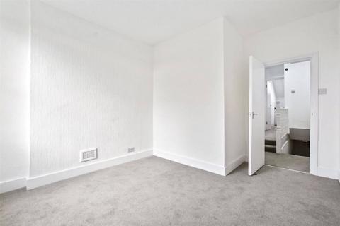Flat 3, 117 Rathcoole Gardens, London, N8 9PH