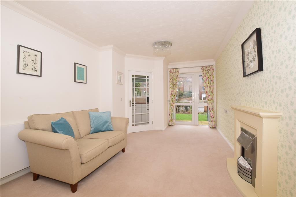 Kingston Avenue, Leatherhead, Surrey 1 bed flat £220,000