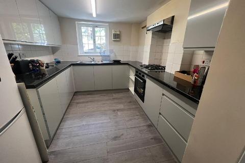 5 bedroom terraced house to rent, Parfett Street, London, Whitechapel