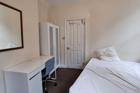 3 bedroom flat to rent, Middlesex Street, London, Aldgate