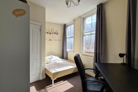 3 bedroom flat to rent, Middlesex Street, London, Aldgate