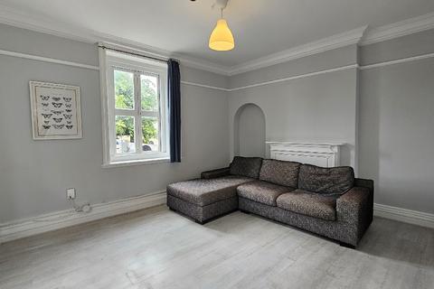 4 bedroom flat to rent, Hackney Road, London, Haggerston