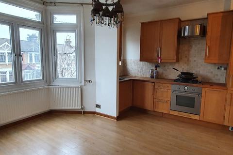 1 bedroom apartment to rent, Courtland Avenue, London, East London