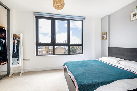 Flat 19, Chamberlain Court Silwood Street, London, SE16 2AZ