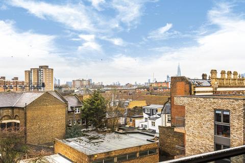 Flat 19, Chamberlain Court Silwood Street, London, SE16 2AZ