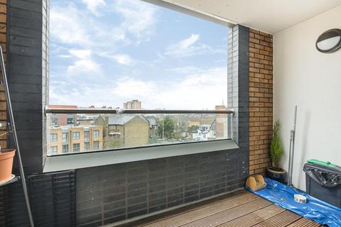 Flat 19, Chamberlain Court Silwood Street, London, SE16 2AZ