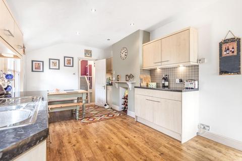 11a Vanderbilt Road, London, SW18 3BG