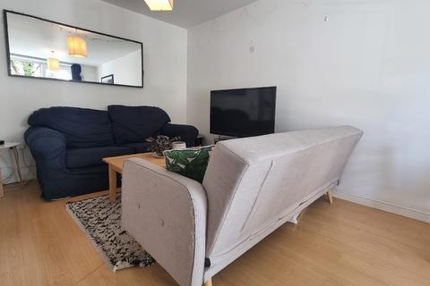 2 bedroom apartment to rent, Queensbridge Road, London, Haggerston