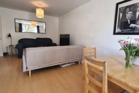 2 bedroom apartment to rent, Queensbridge Road, London, Haggerston