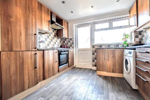 10 Frederick Avenue, Barnsley, S70 6JZ