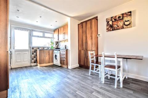 10 Frederick Avenue, Barnsley, S70 6JZ